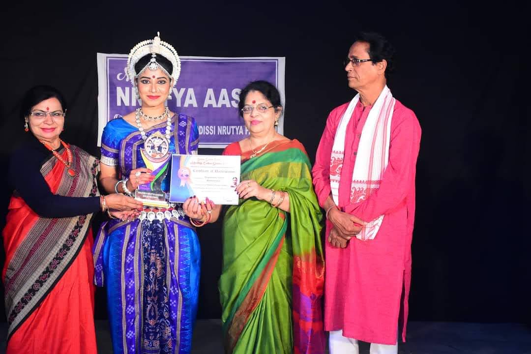 Student award ceremony at Nrutyatrupti